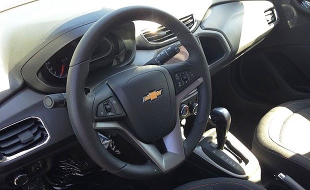 Novo Chevrolet Onix 2015 interior painel